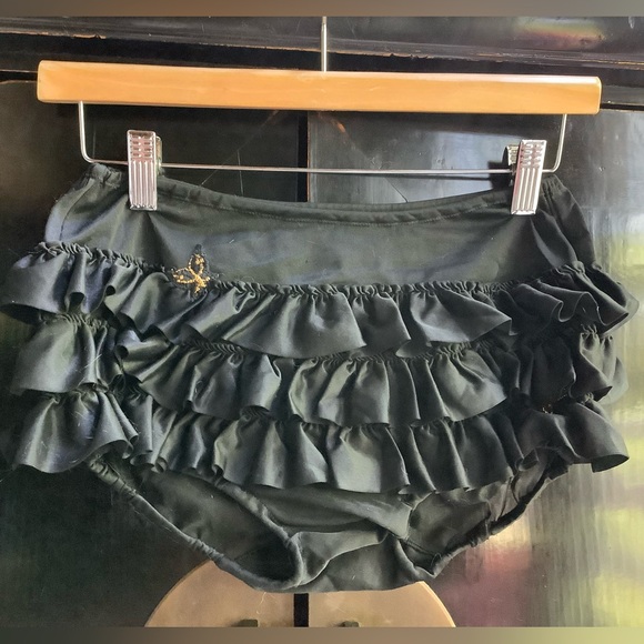 Other - Retro Style Ruffled Bottoms